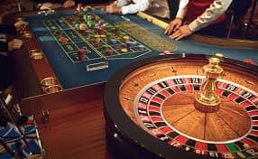 Live Mega Sevens table on bonus hometogel mobile app with dealer and card display